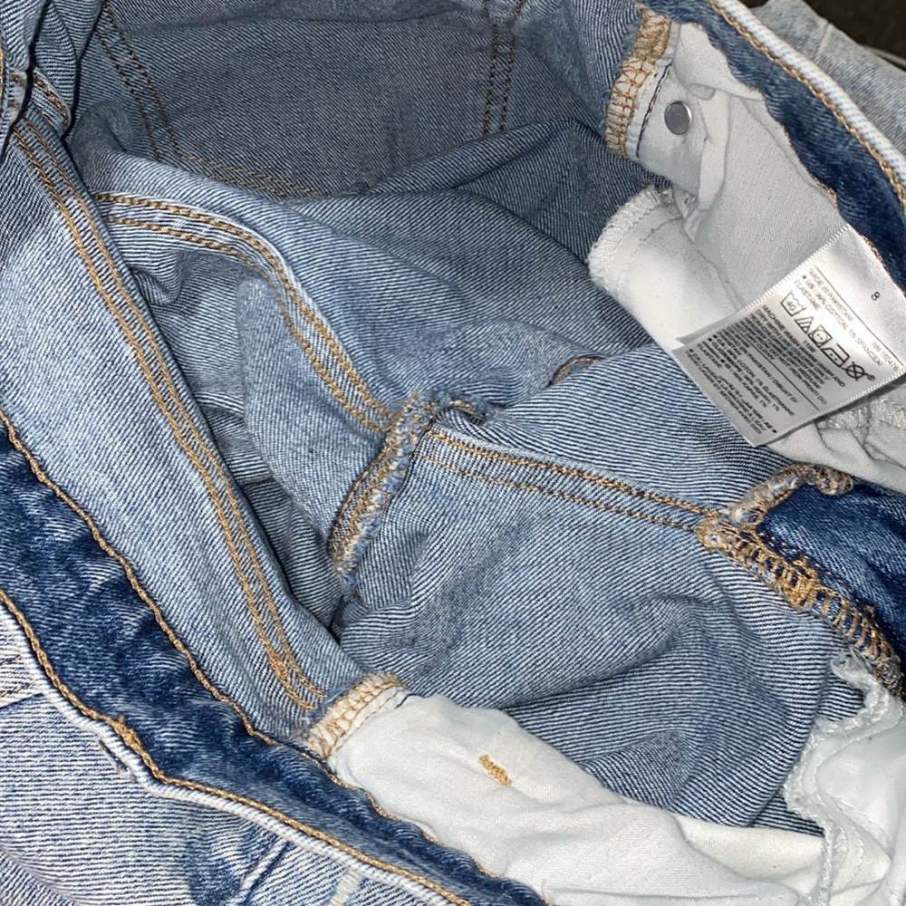 🛍️Light wash jeans with built in hole! - Picture 6 of 9